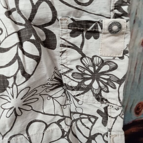 GLORIA VANDERBILT FLORAL CAPRIS 100% COTTON 5 POCKET DESIGN SIZE 14 - Picture 6 of 11